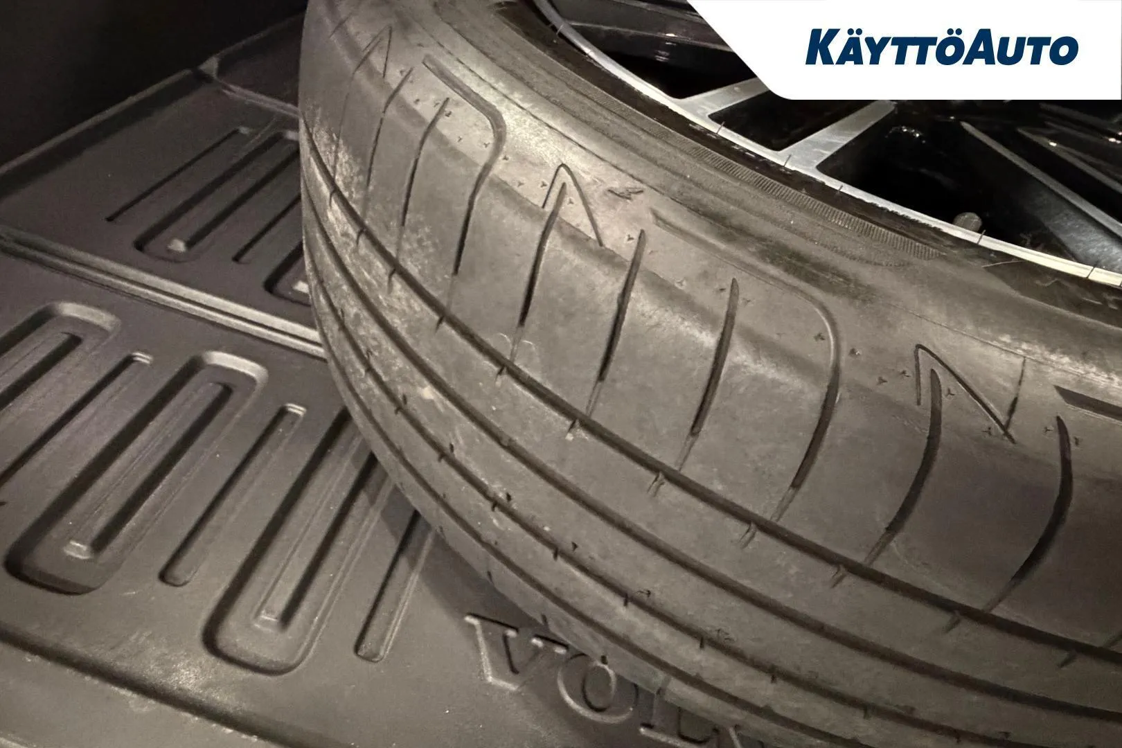 Volvo XC60 JOI-694 carousel image