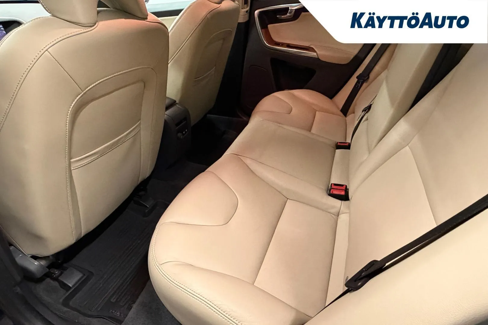 Volvo XC60 JOI-694 carousel image