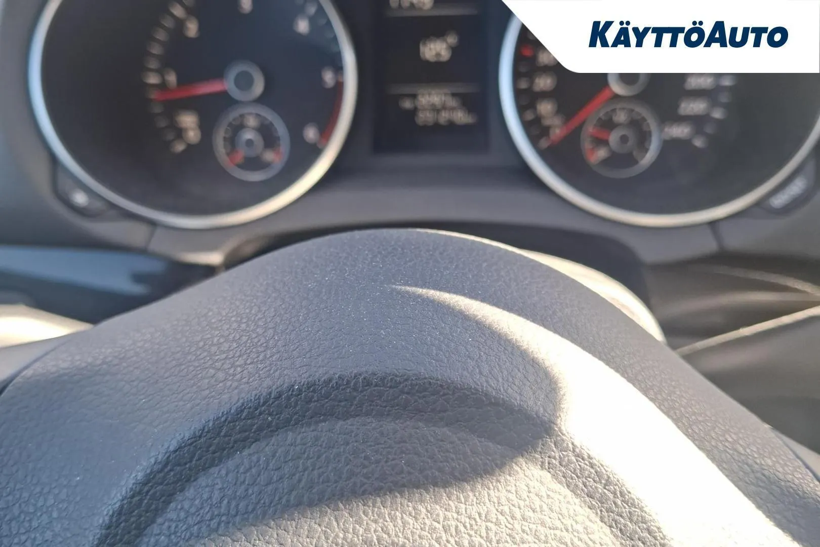 Volkswagen Golf IJL-477 carousel image