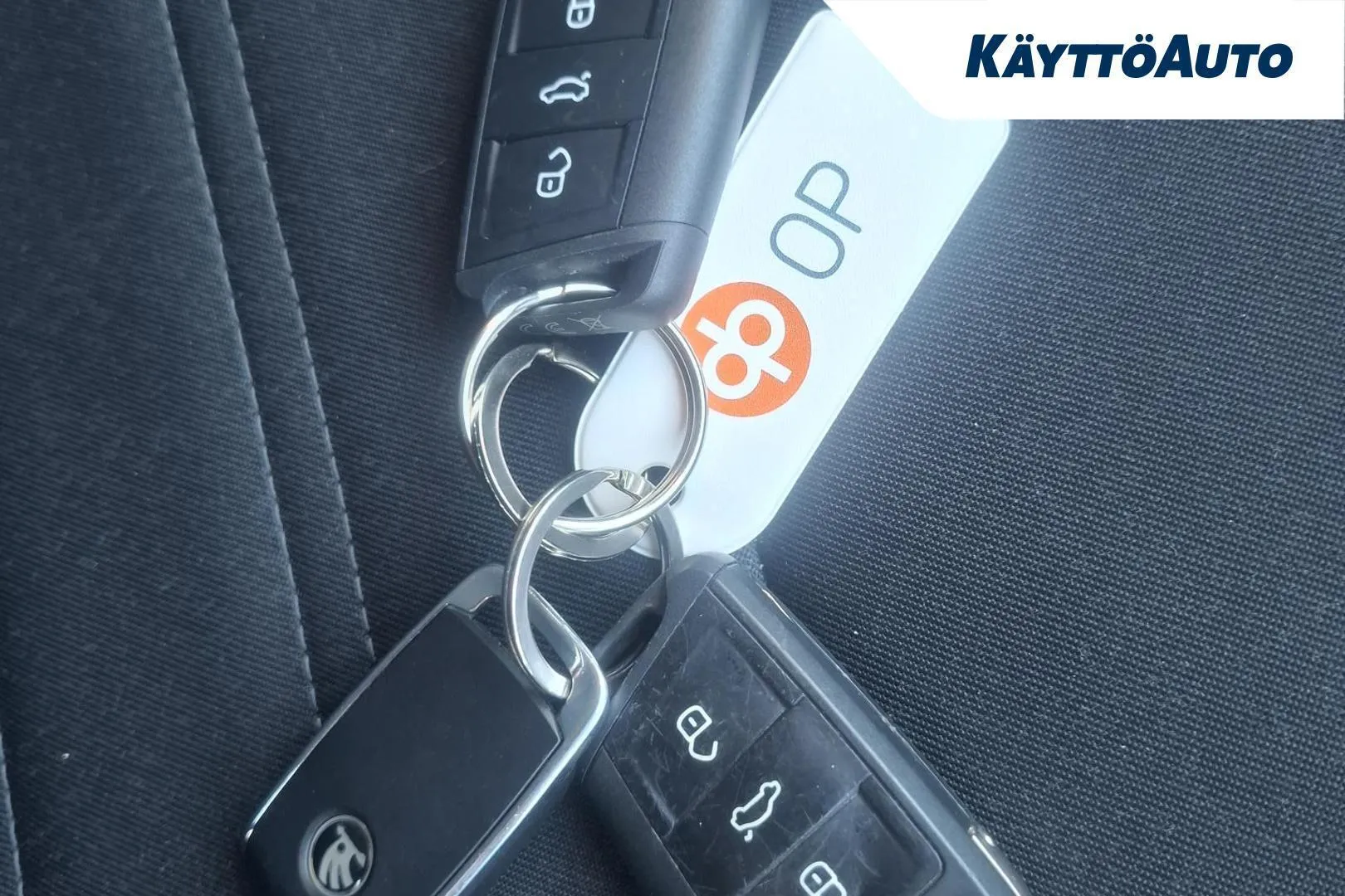 Skoda Octavia JLG-534 carousel image