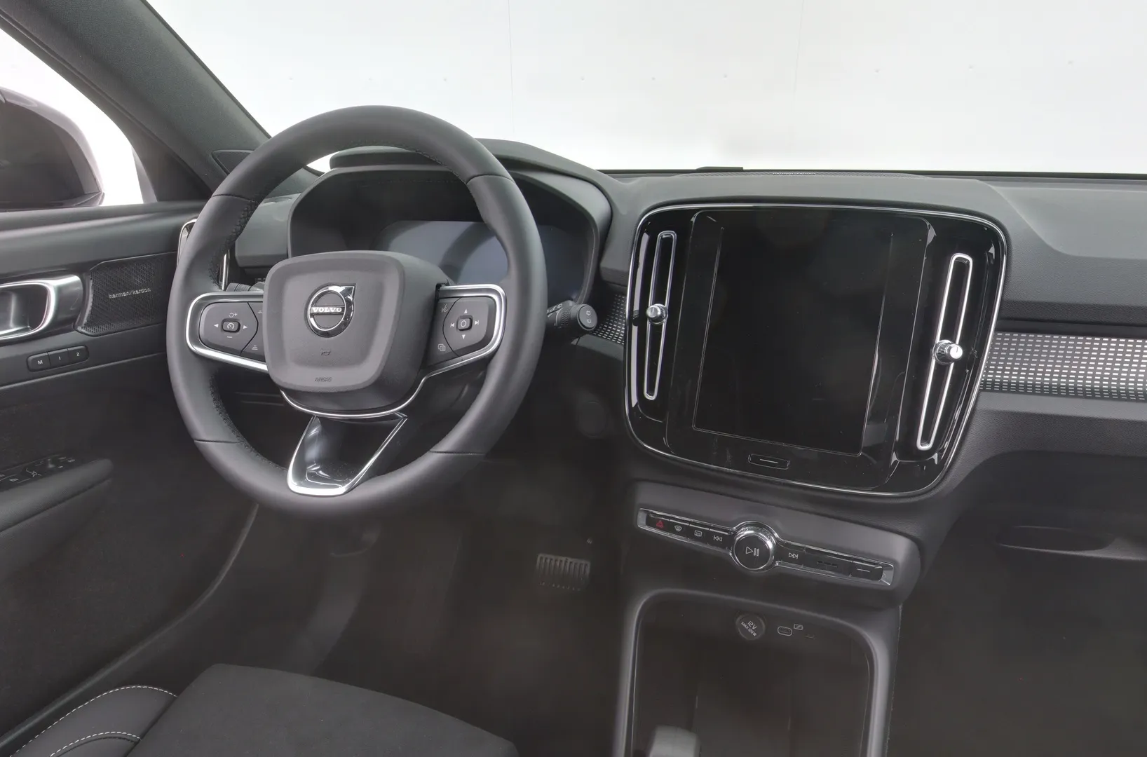 Volvo EX40 ZRL-901 carousel image