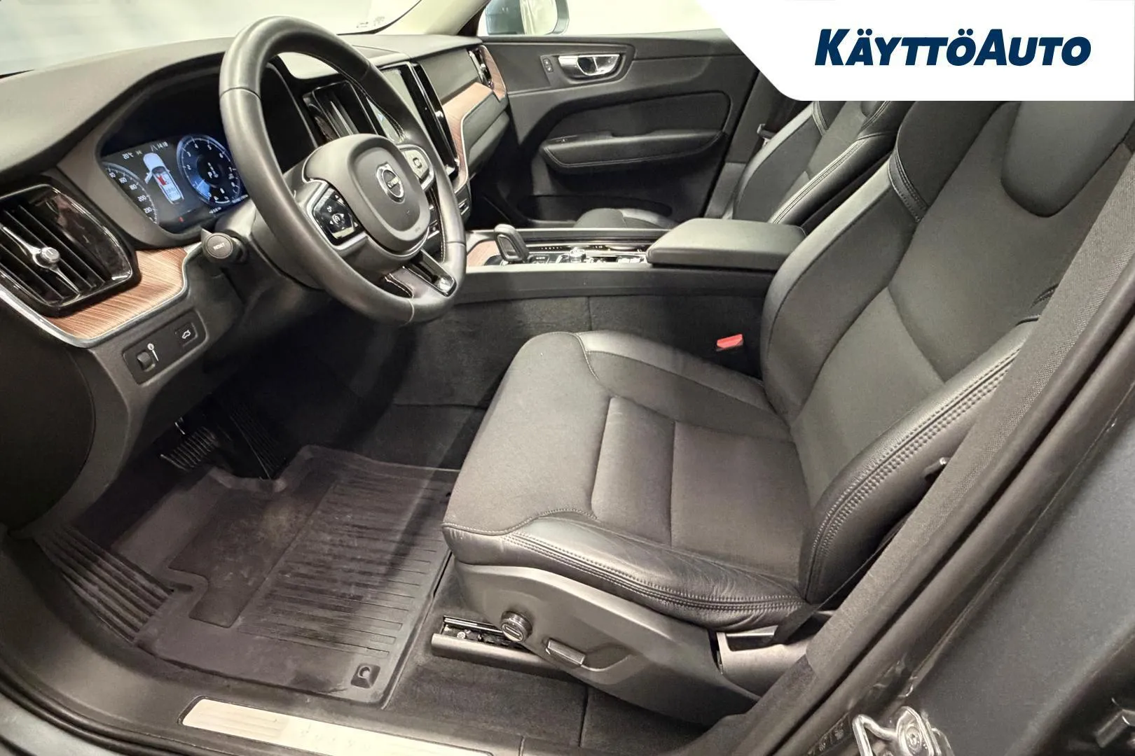 Volvo XC60 KUO-653 carousel image
