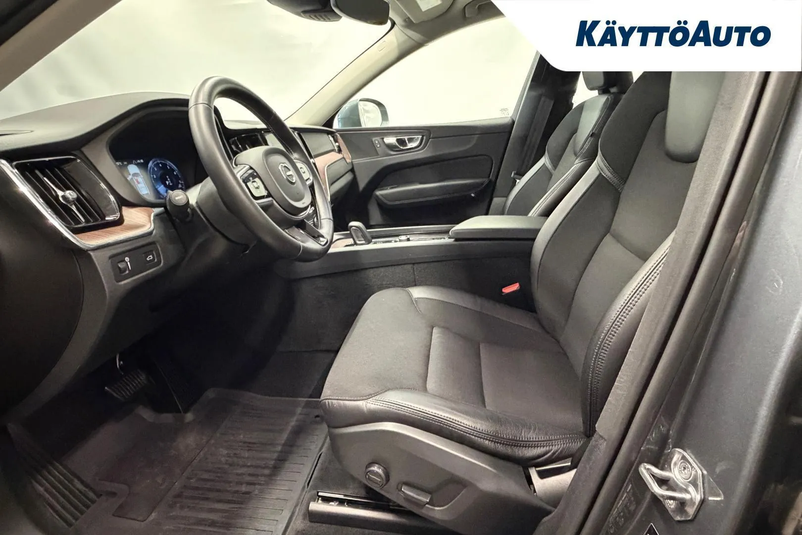 Volvo XC60 KUO-653 carousel image