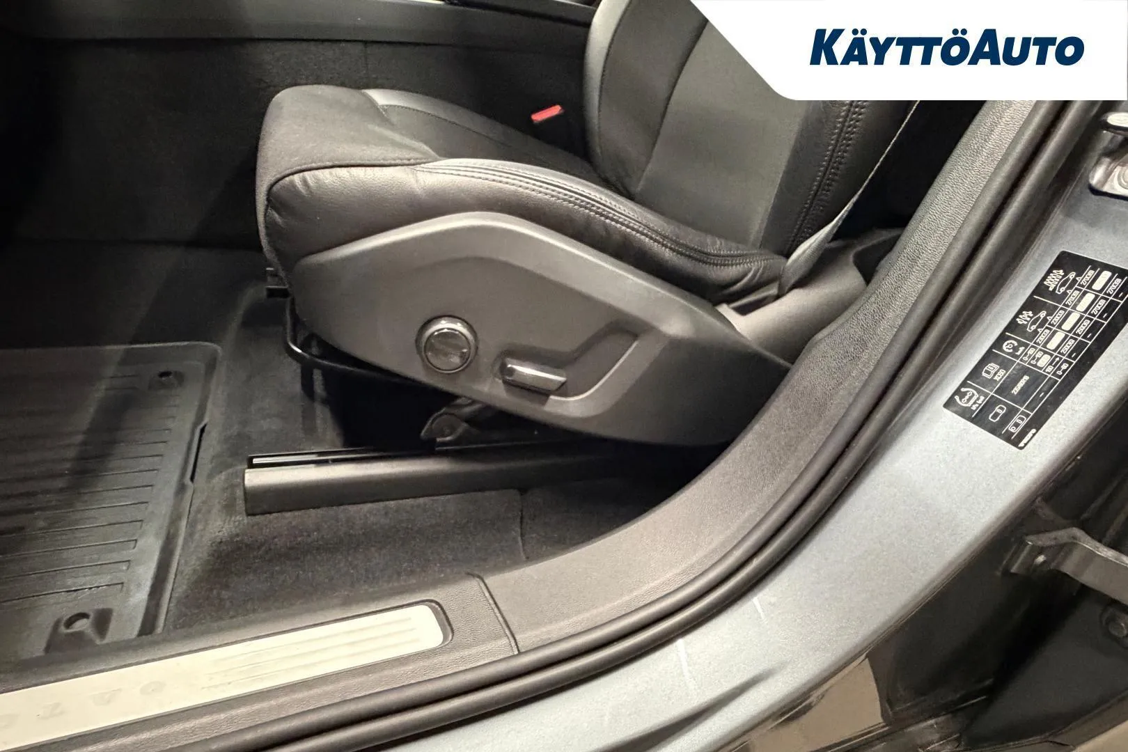 Volvo XC60 KUO-653 carousel image