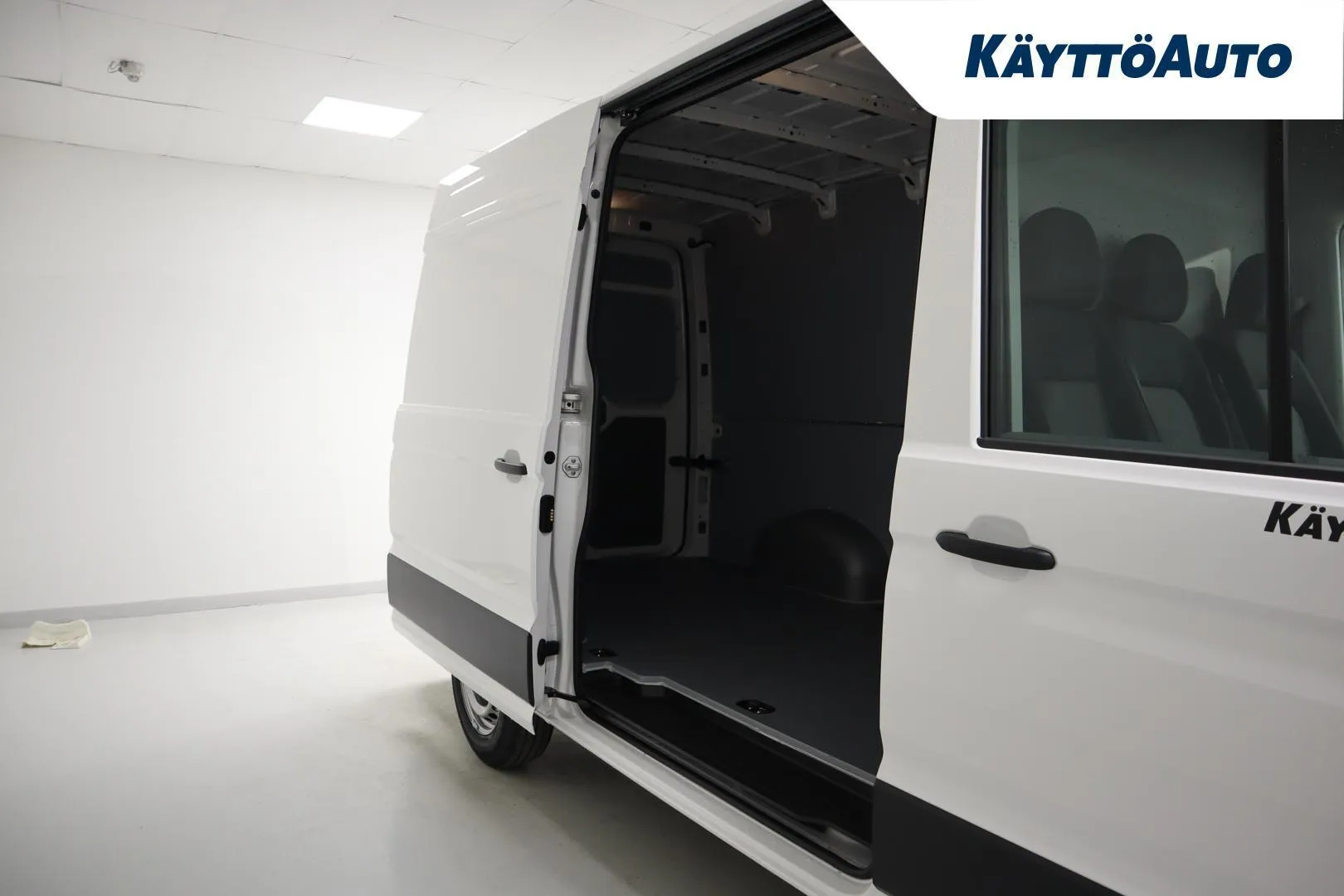 Volkswagen Crafter YMT-477 carousel image