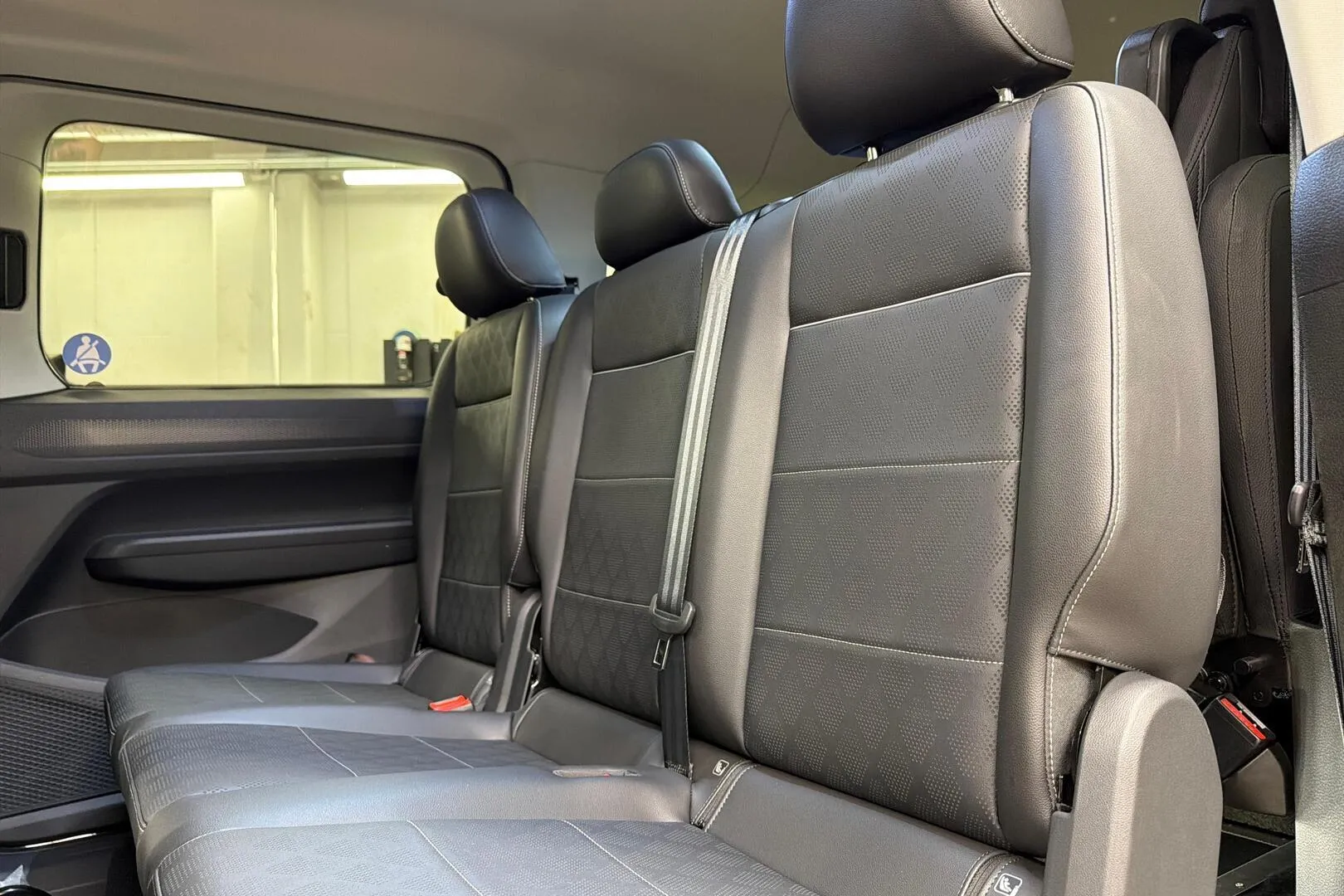 FORD TOURNEO CONNECT NOL-858 carousel image