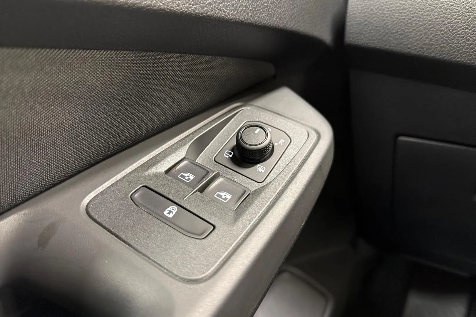 FORD TOURNEO CONNECT NOL-858 carousel image