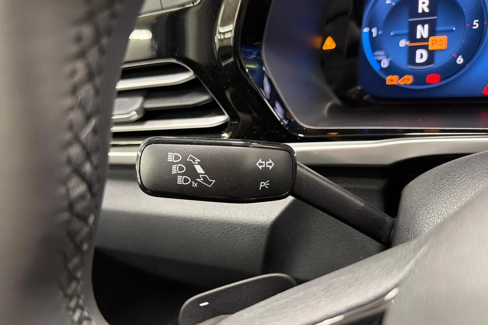 FORD TOURNEO CONNECT NOL-858 carousel image