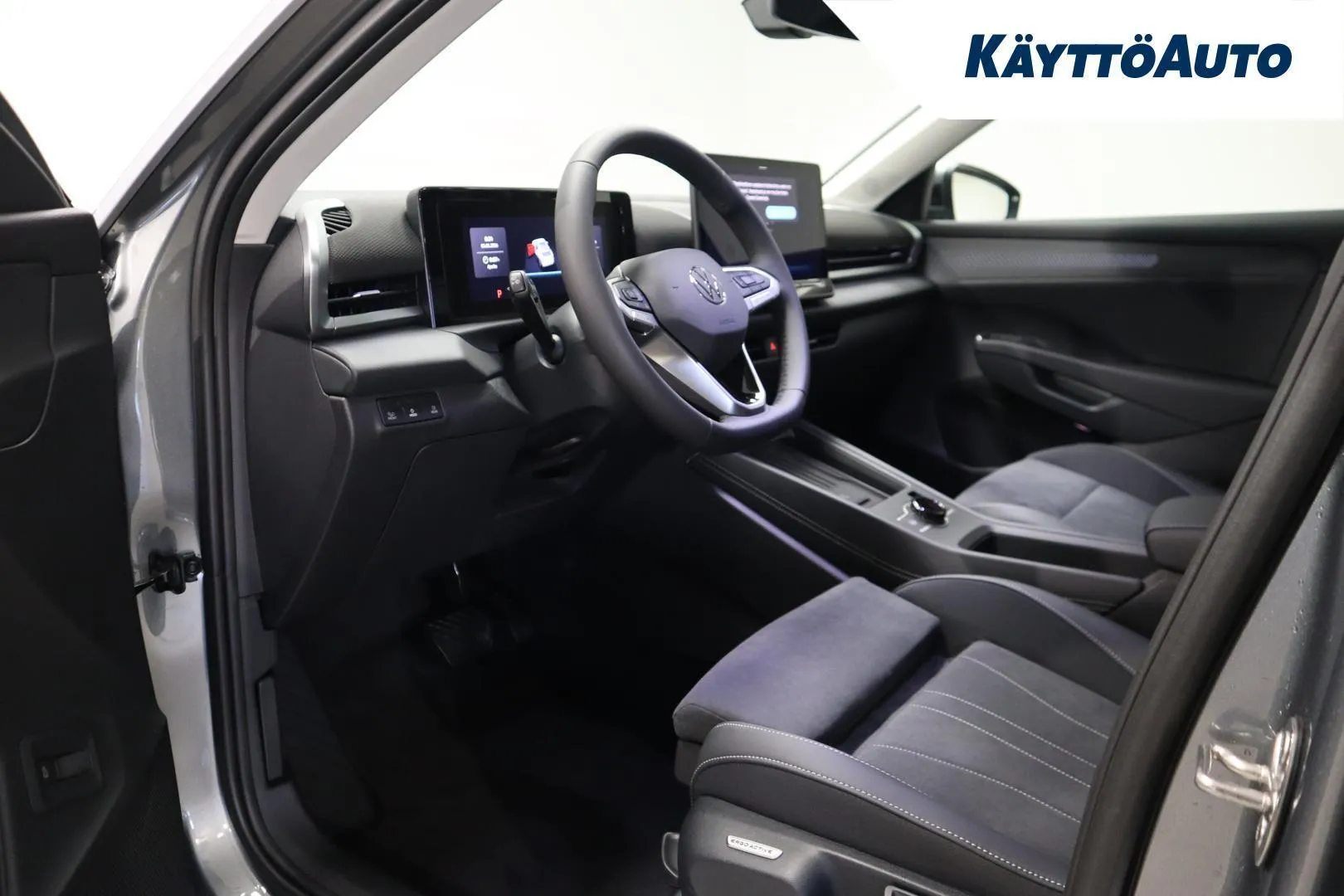 Volkswagen T-Roc NOL-375 carousel image