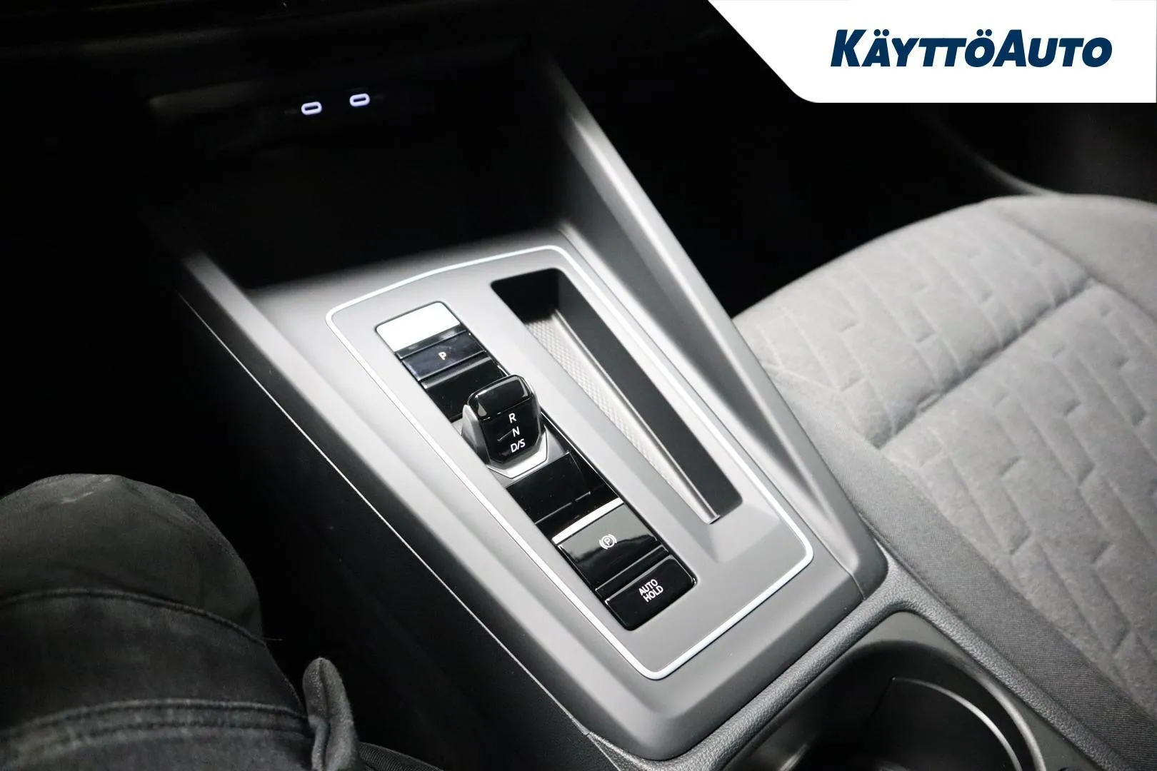 Volkswagen Golf YML-807 carousel image