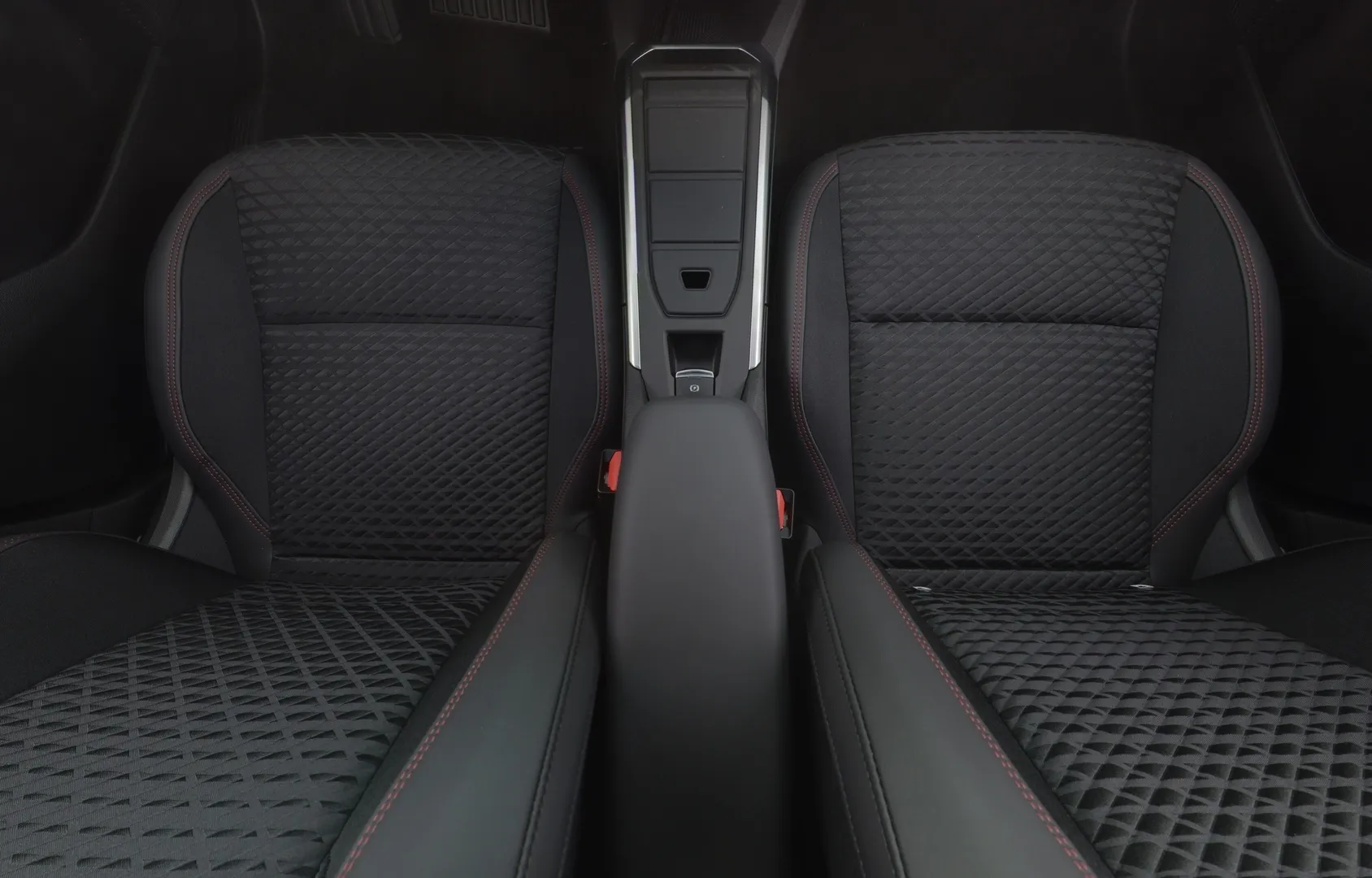 Renault Clio ZPX-548 carousel image