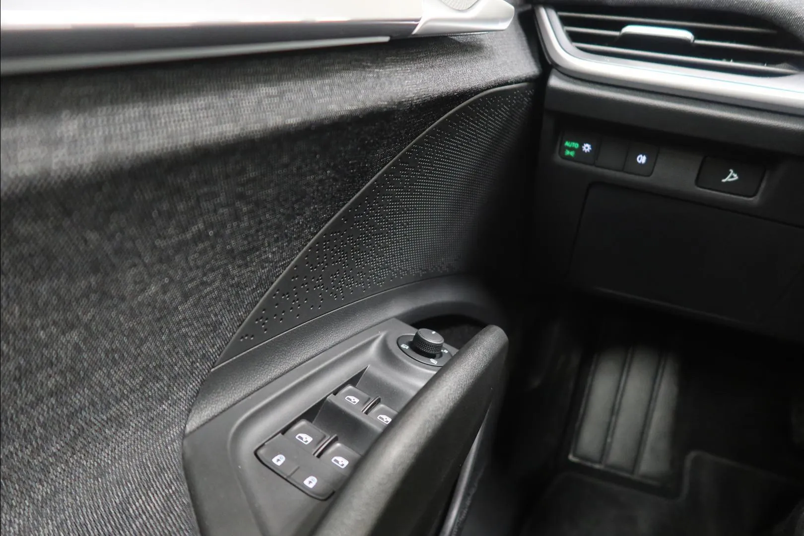 Skoda Elroq ZPN-691 carousel image