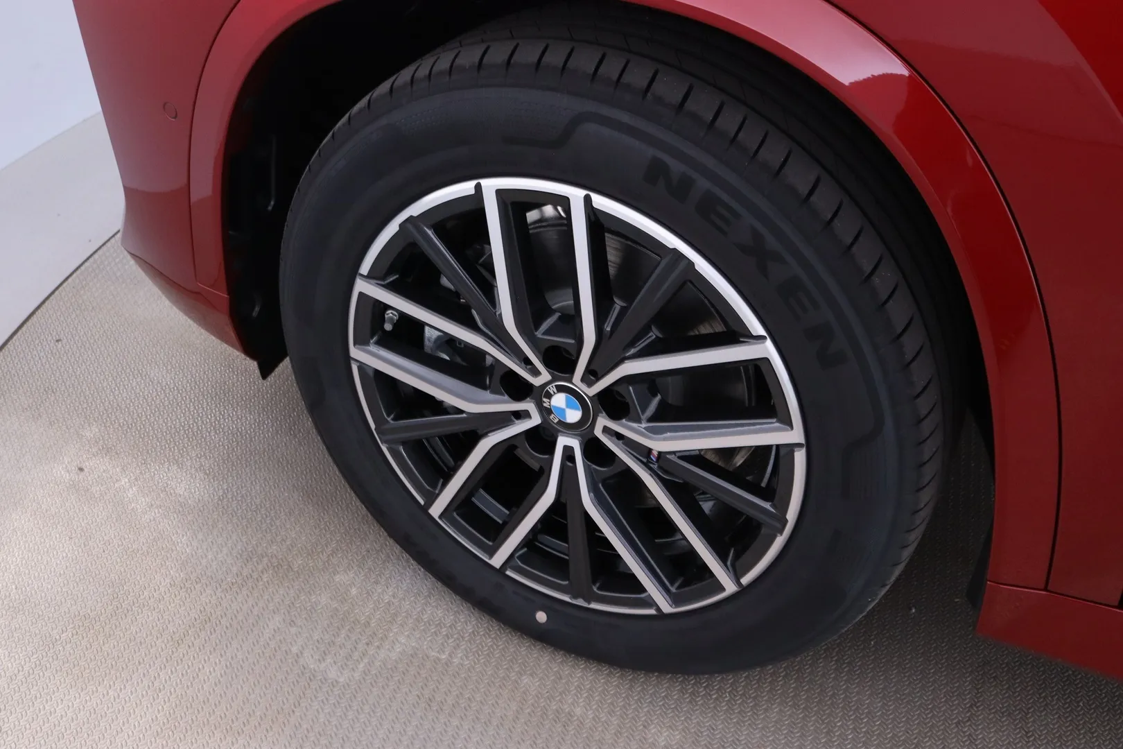 BMW iX1 NOM-562 carousel image