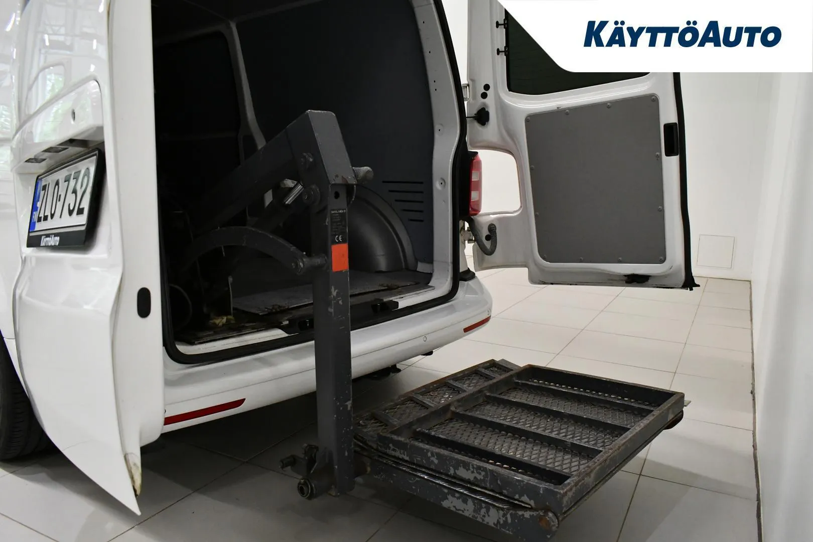 Volkswagen Transporter ZLO-732 carousel image