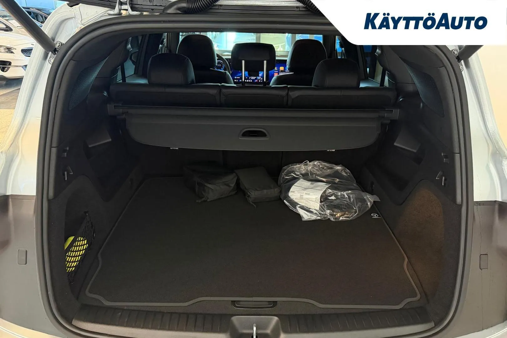 MERCEDES-BENZ GLB YMF-789 carousel image