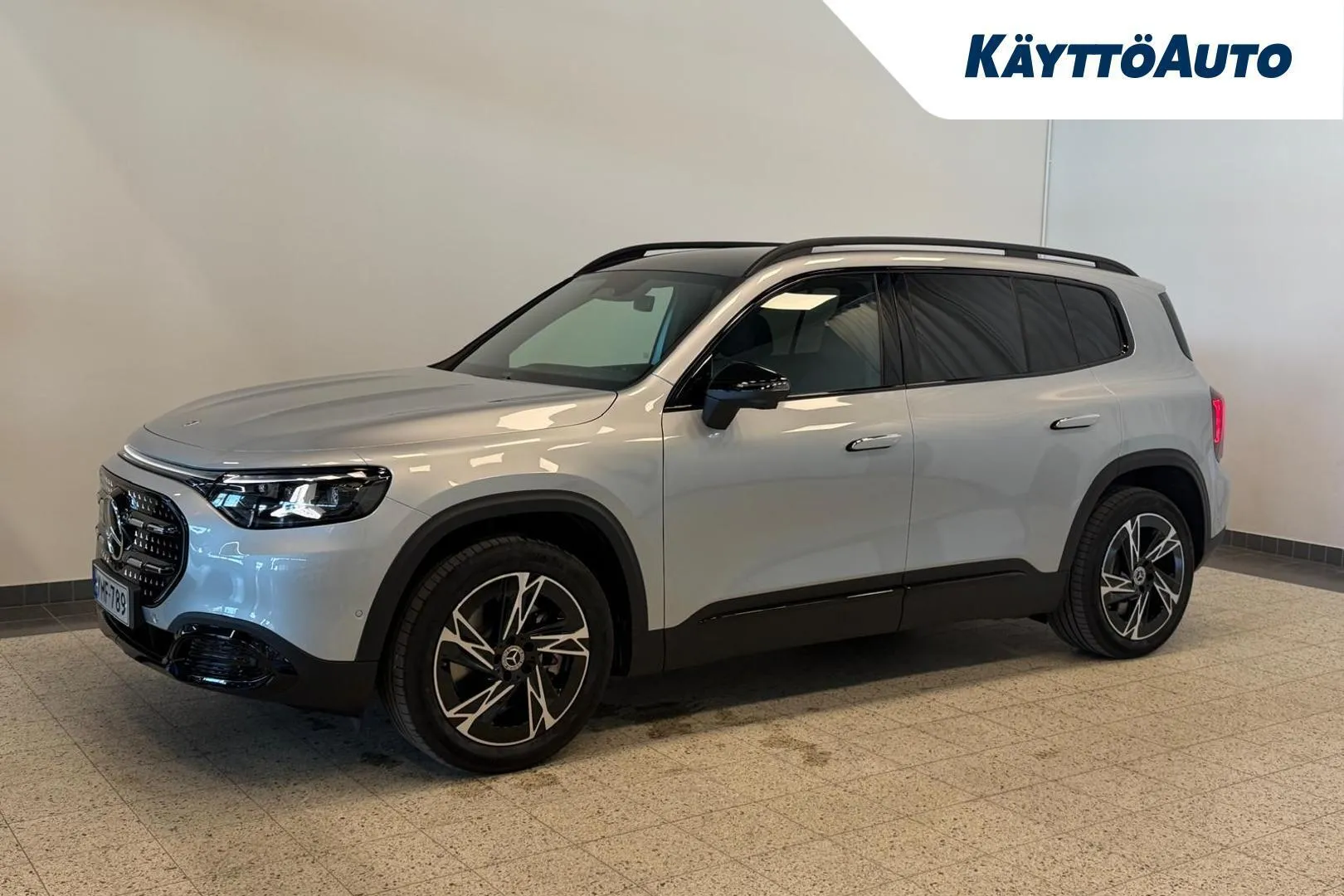 MERCEDES-BENZ GLB YMF-789 carousel image