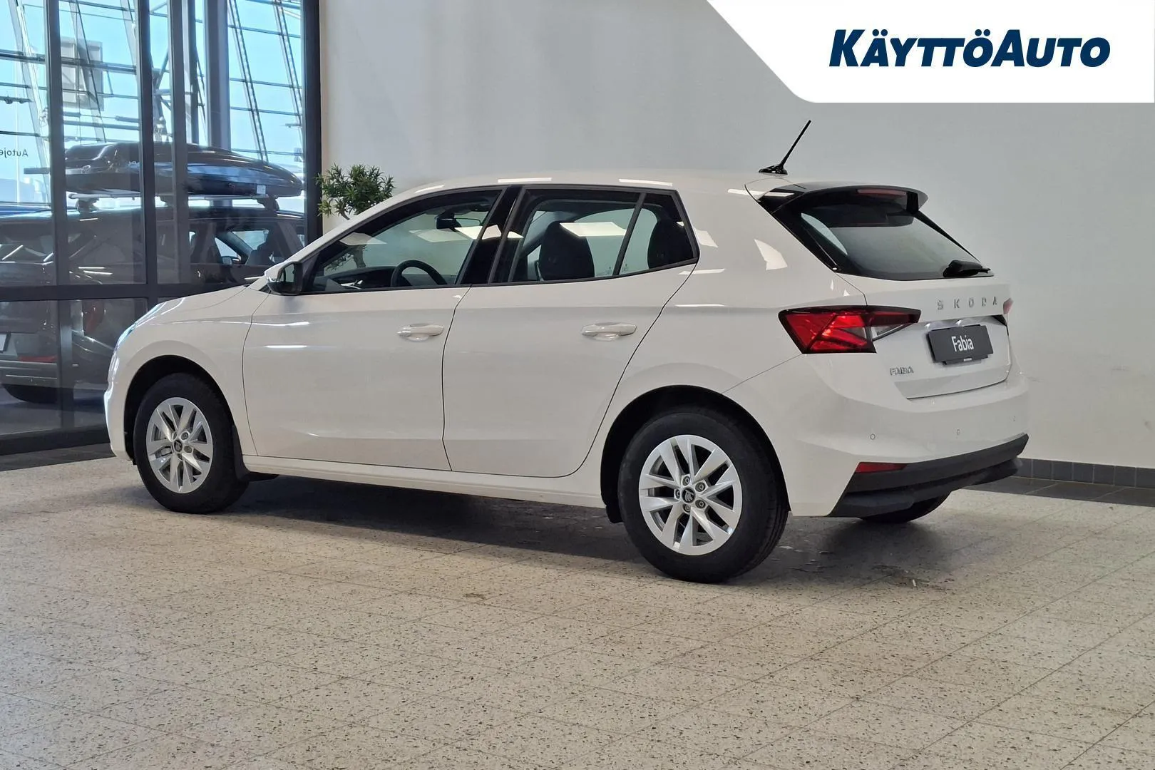 Skoda Fabia YMG-264 carousel image