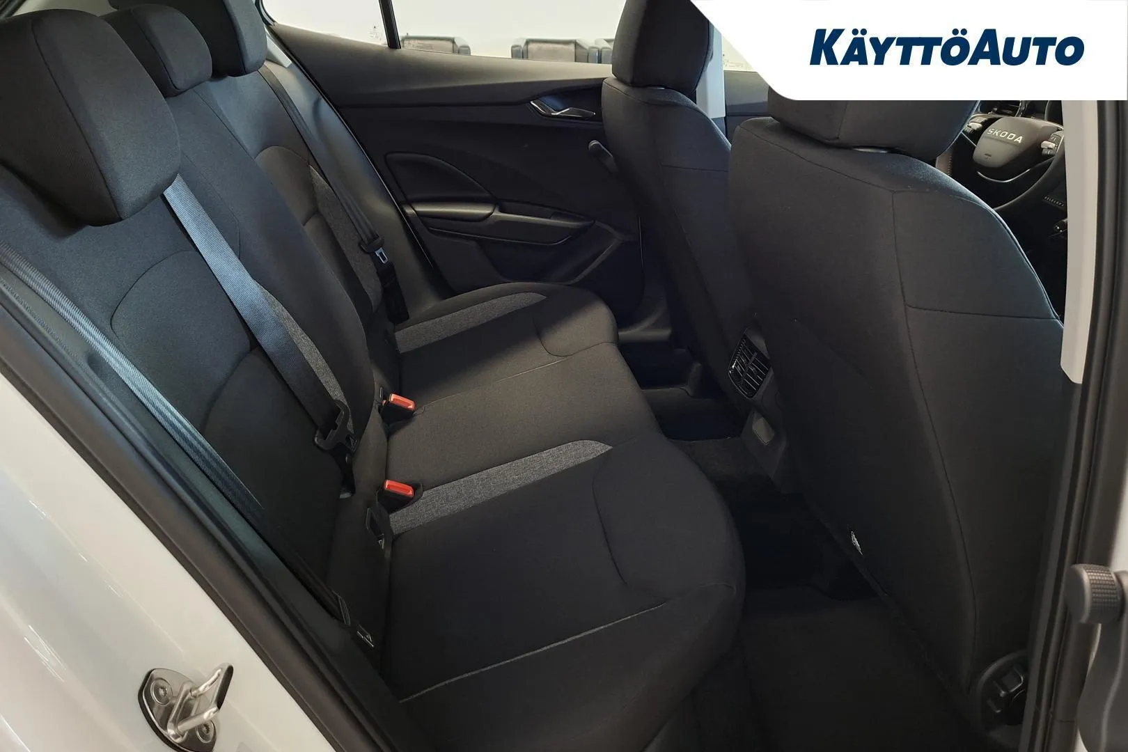 Skoda Fabia YMG-264 carousel image
