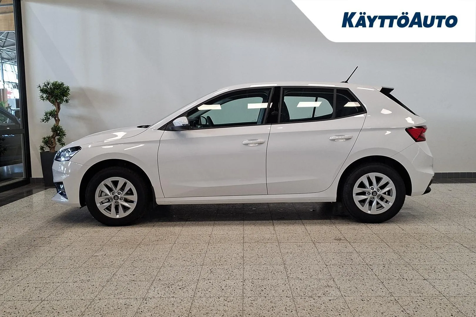 Skoda Fabia YMG-264 carousel image