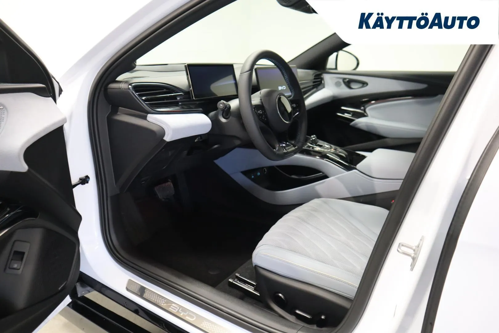 BYD Seal ZPU-404 carousel image