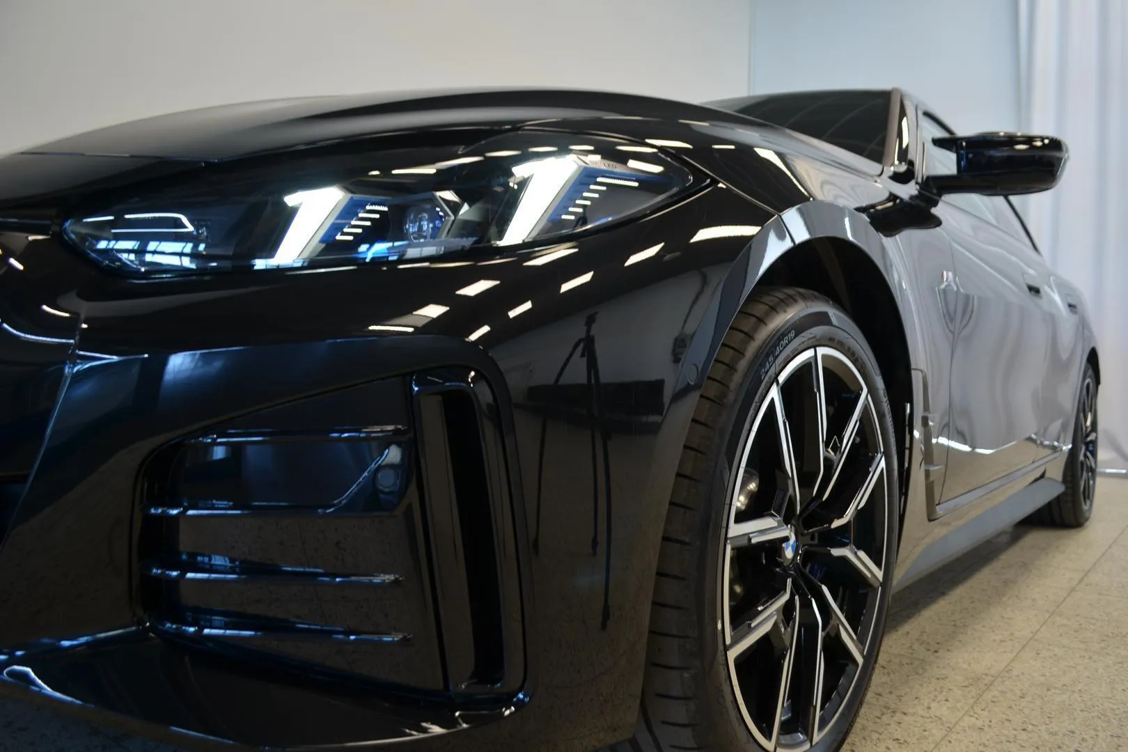 BMW I4 M60 YMN-669 carousel image