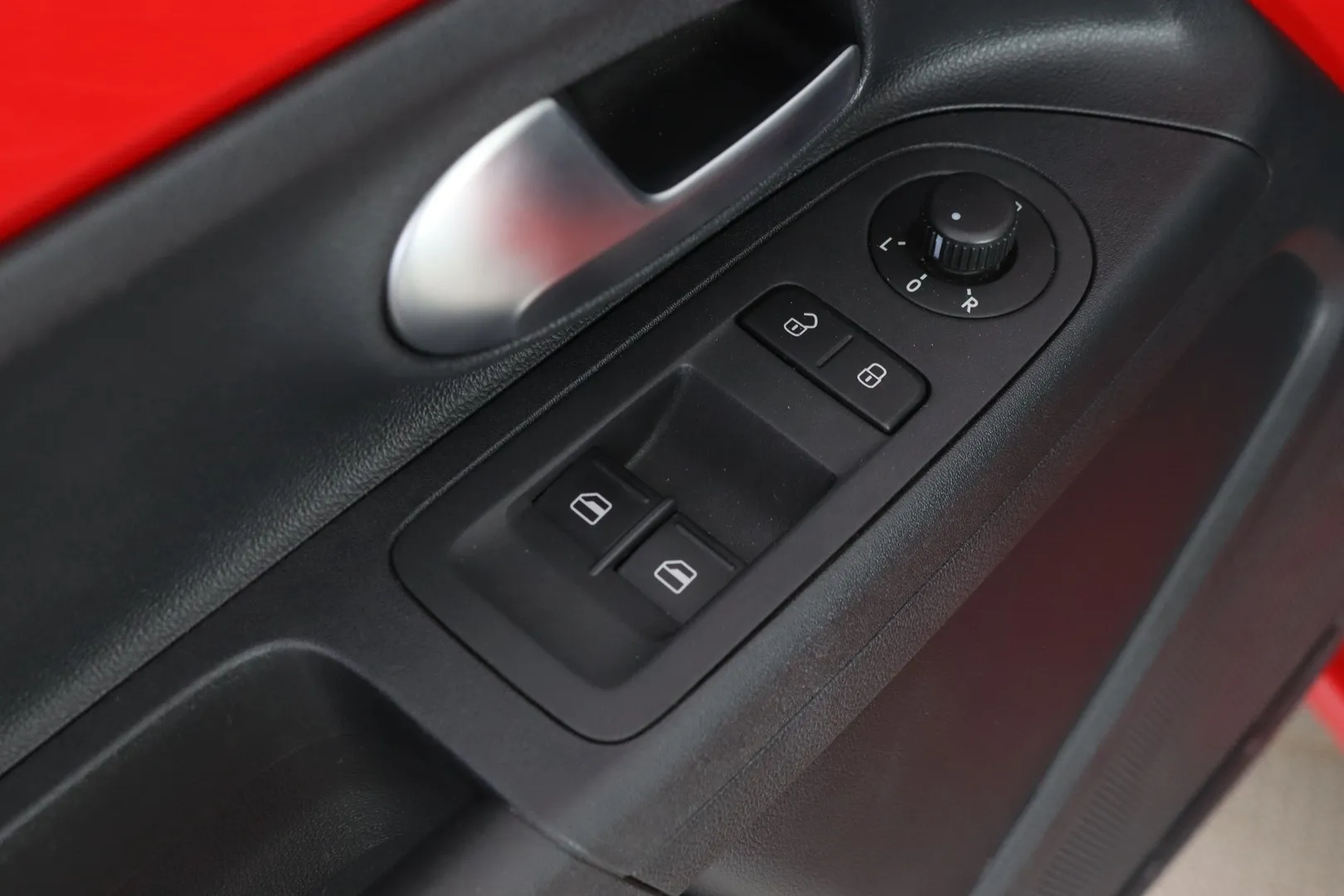 Seat Mii electric XXO-960 carousel image