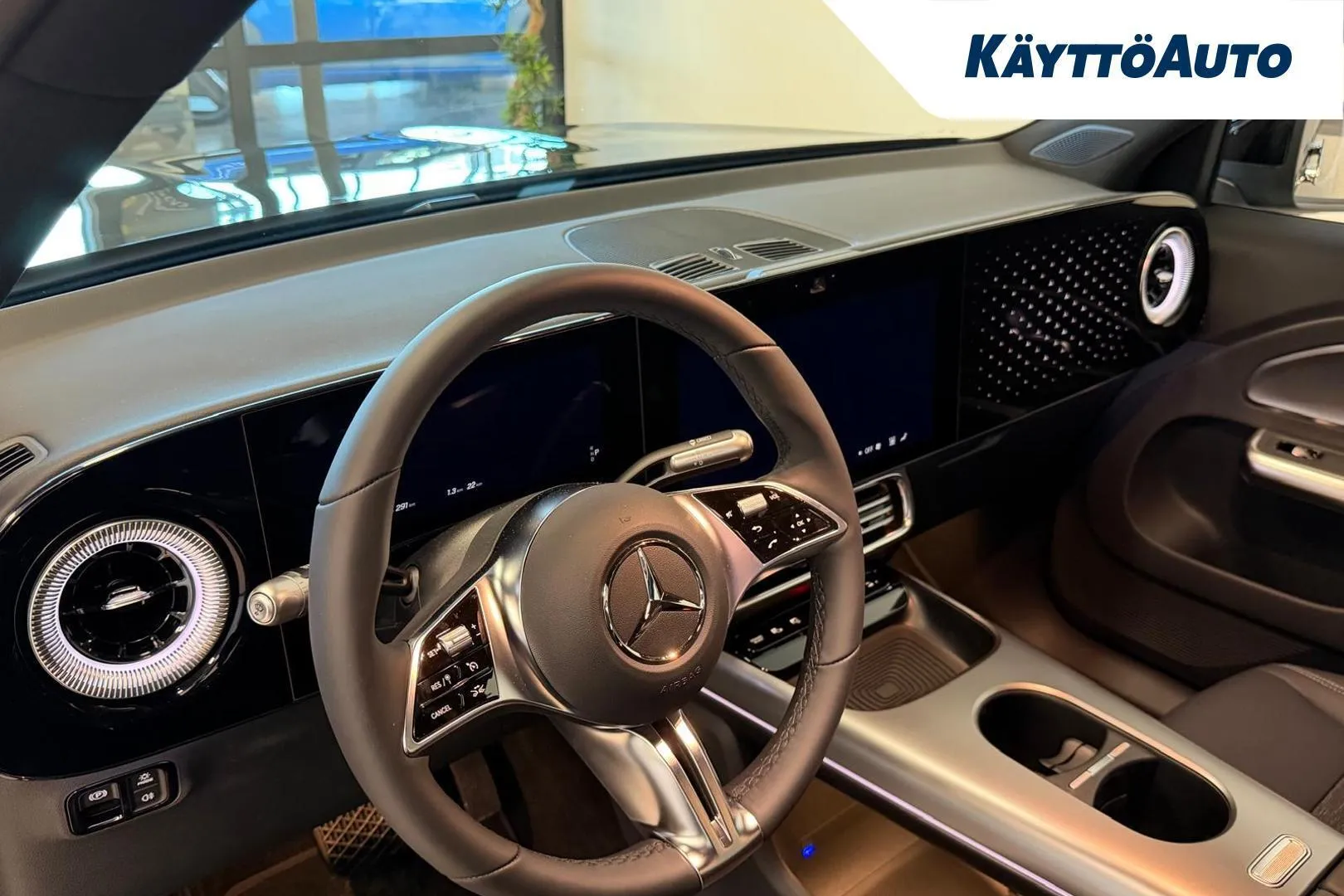 Mercedes-Benz GLB NOM-161 carousel image