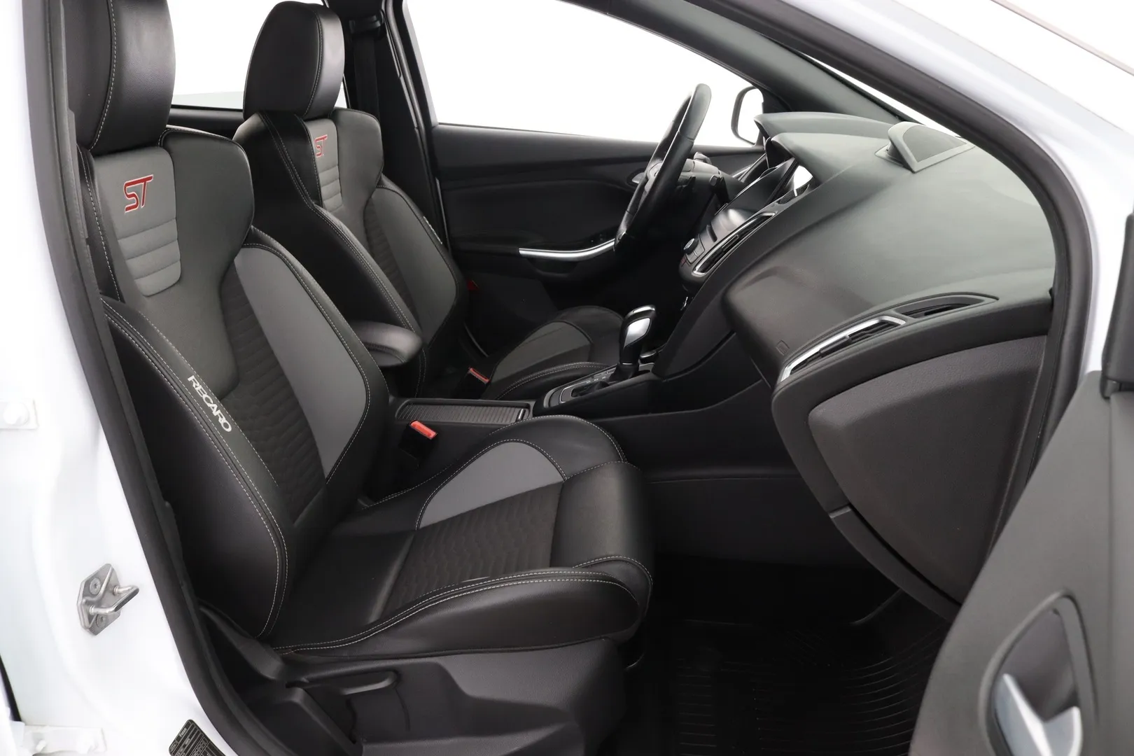 Ford Focus OVS-641 carousel image