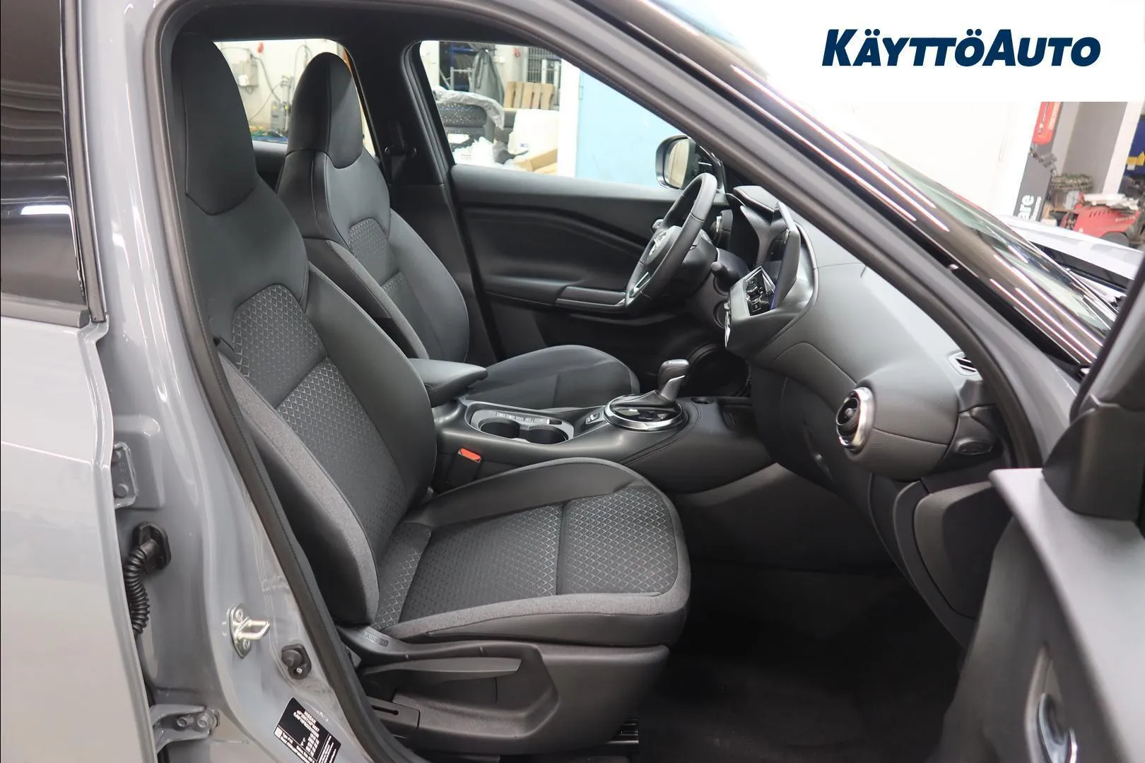 Nissan Juke XTJ-265 carousel image