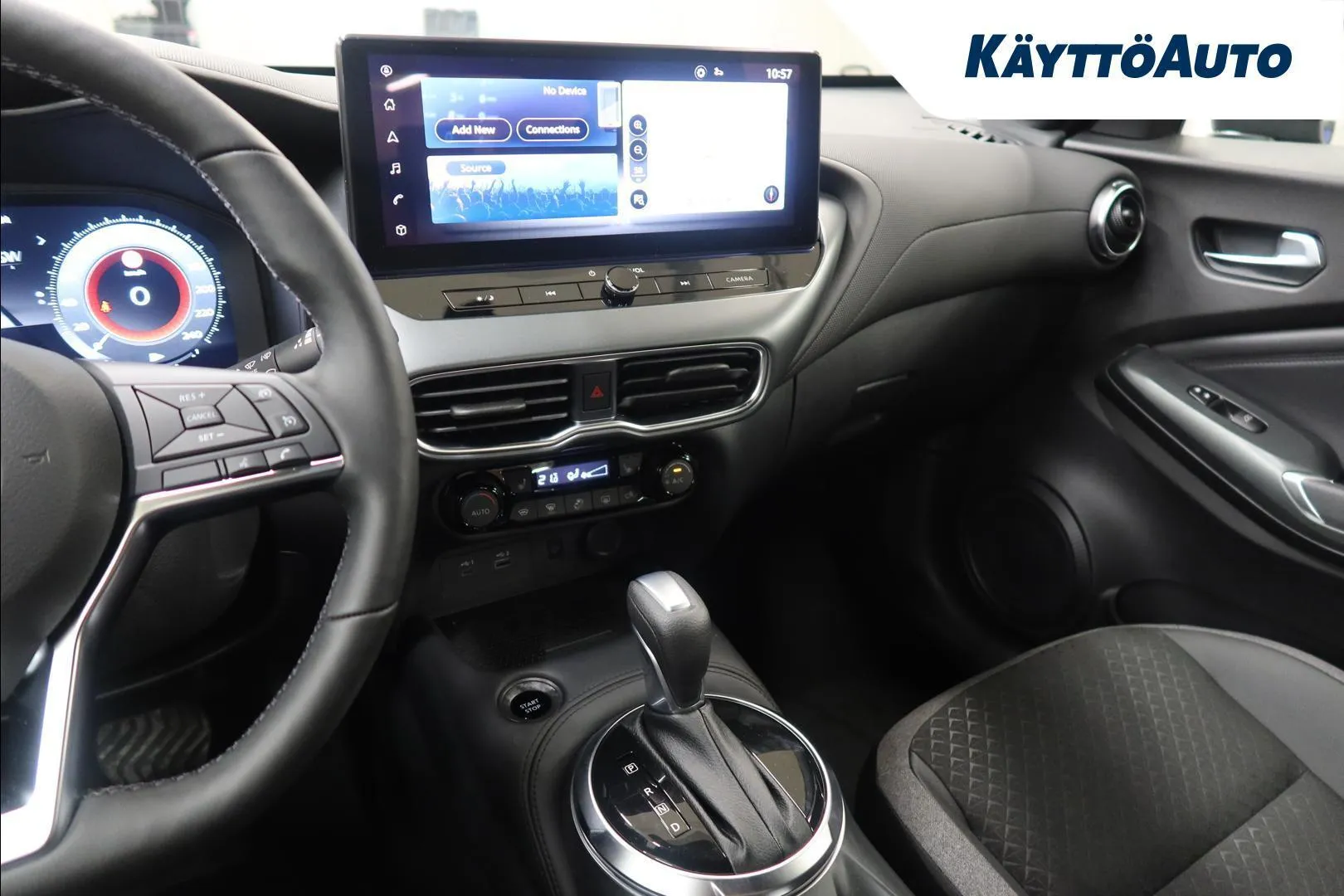 Nissan Juke XTJ-265 carousel image