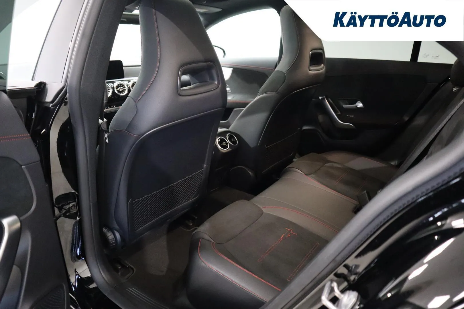 Mercedes-Benz CLA KUM-606 carousel image