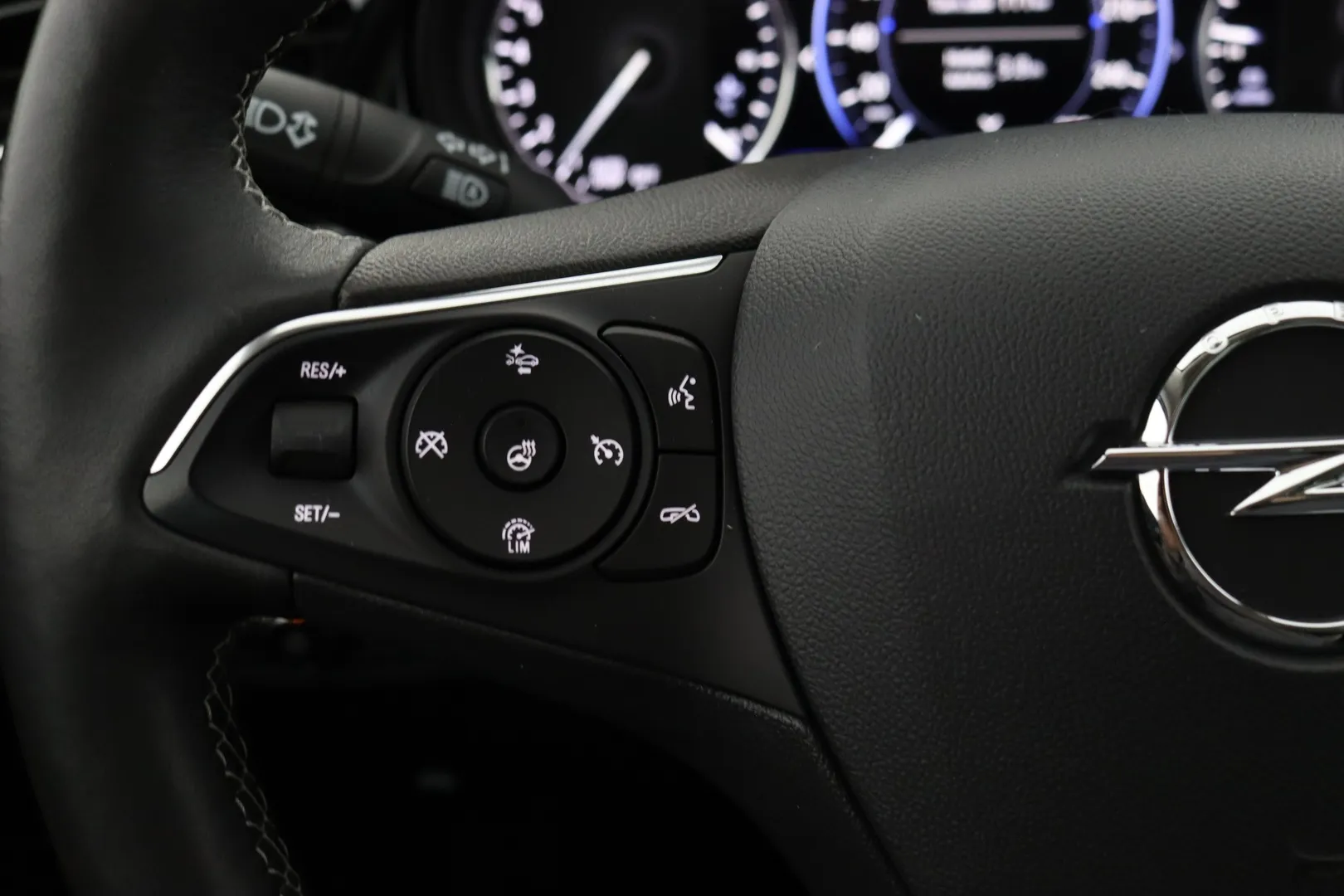Opel Insignia FIA-726 carousel image