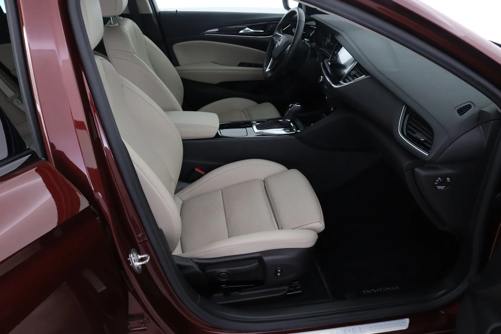 Opel Insignia FIA-726 carousel image
