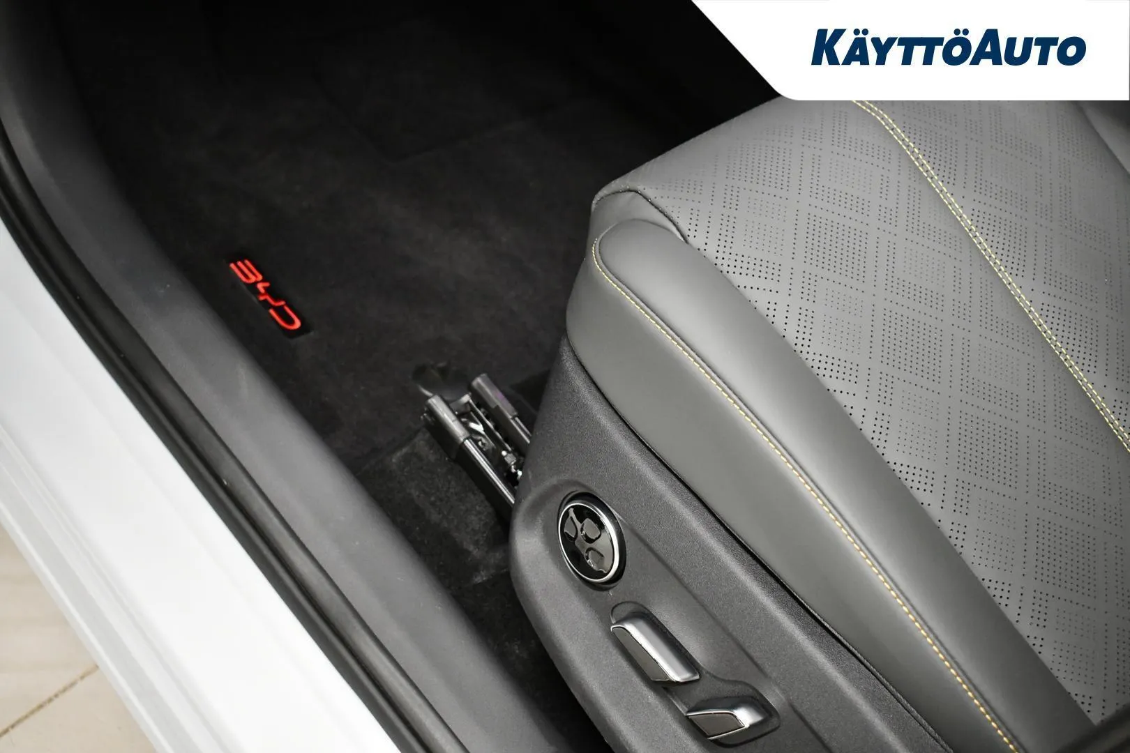 BYD ATTO 3 GRO-371 carousel image