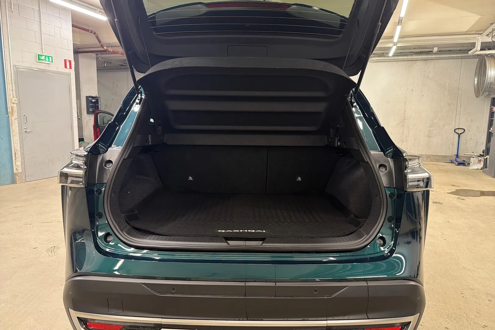 Nissan Qashqai SZJ-606 carousel image