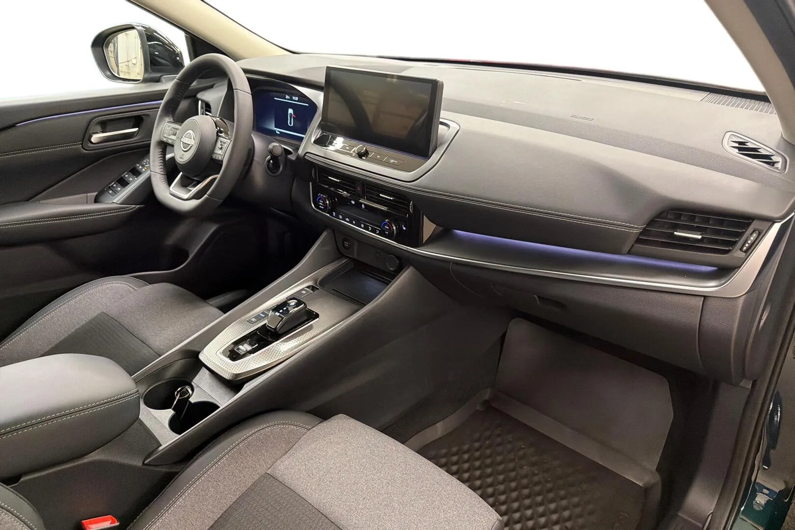 Nissan Qashqai SZJ-606 carousel image