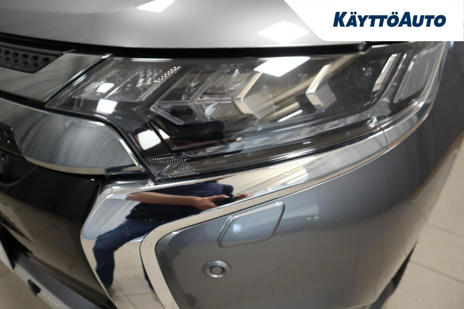 Mitsubishi Outlander PHEV KTL-761 carousel image