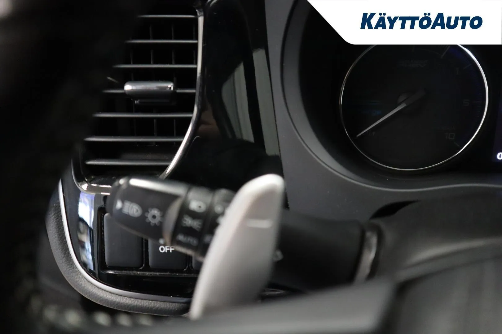 Mitsubishi Outlander PHEV KTL-761 carousel image