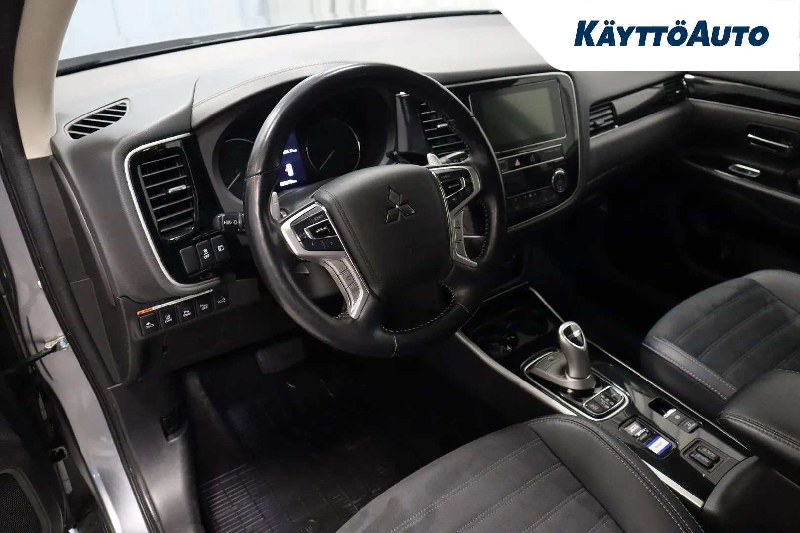 Mitsubishi Outlander PHEV KTL-761 carousel image