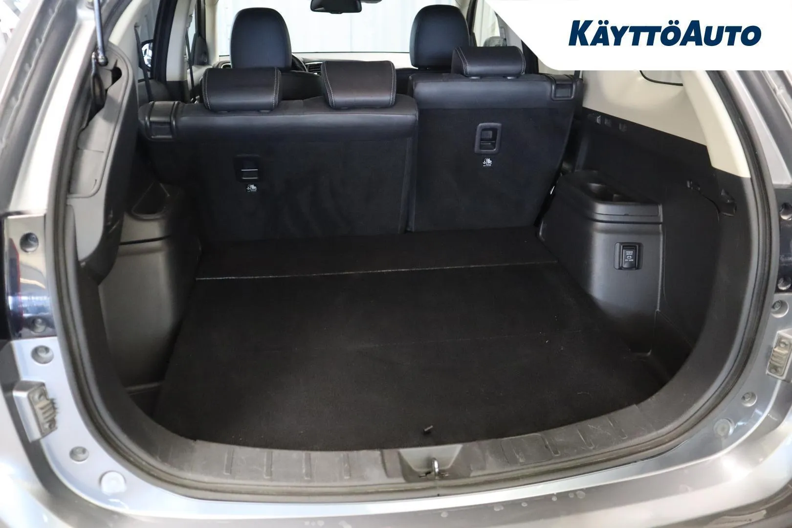 Mitsubishi Outlander PHEV KTL-761 carousel image