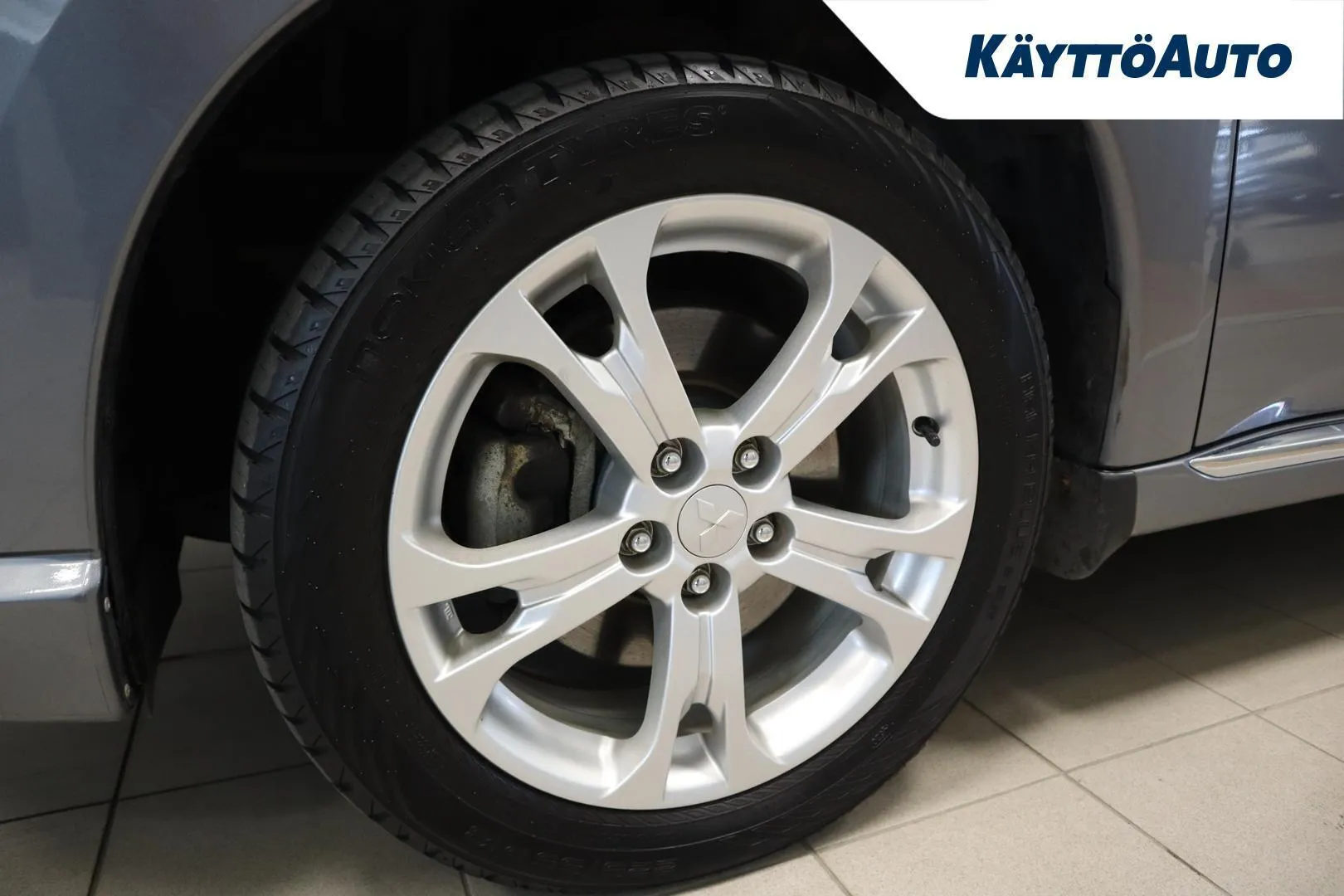 Mitsubishi Outlander PHEV KTL-761 carousel image