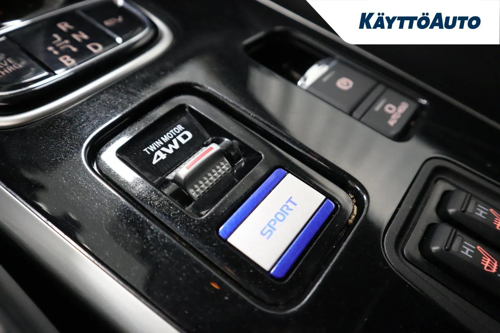 Mitsubishi Outlander PHEV KTL-761 carousel image