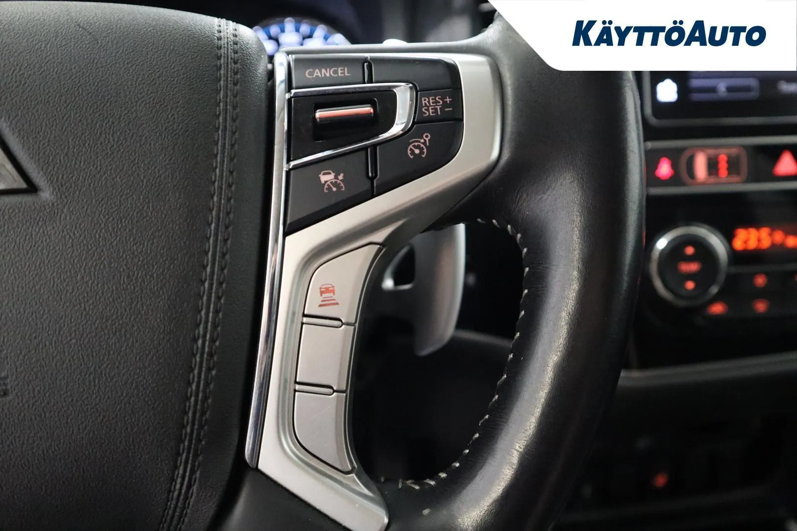Mitsubishi Outlander PHEV KTL-761 carousel image