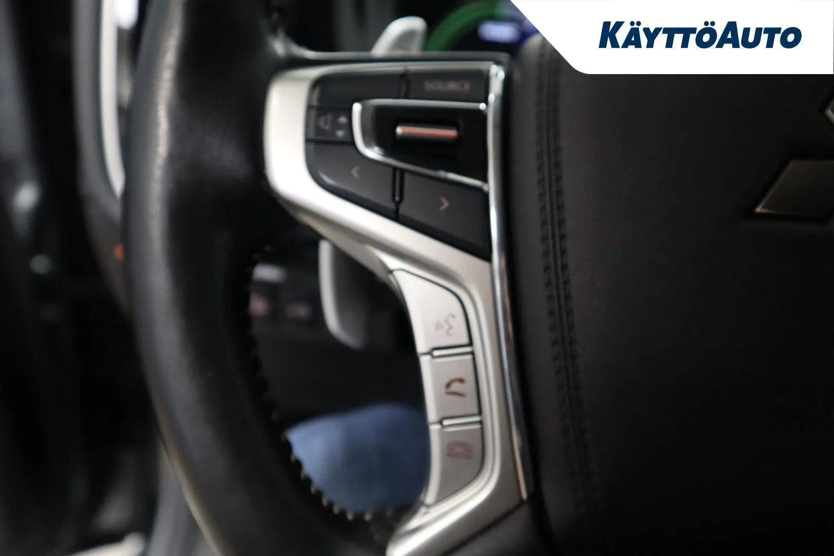 Mitsubishi Outlander PHEV KTL-761 carousel image