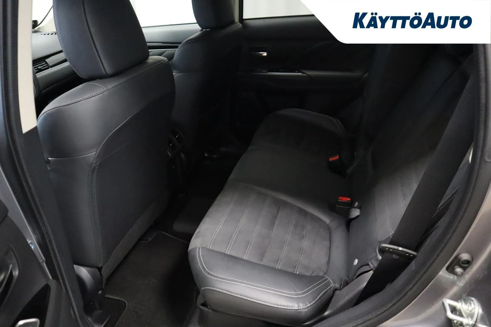 Mitsubishi Outlander PHEV KTL-761 carousel image