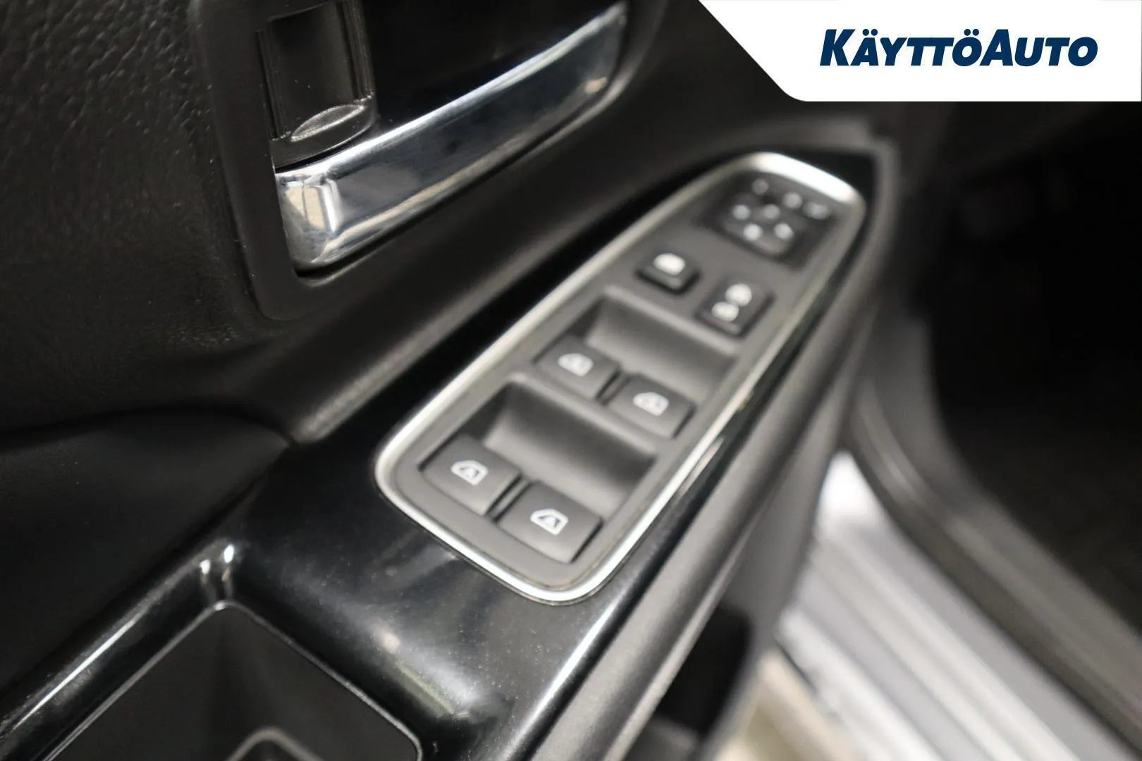 Mitsubishi Outlander PHEV KTL-761 carousel image