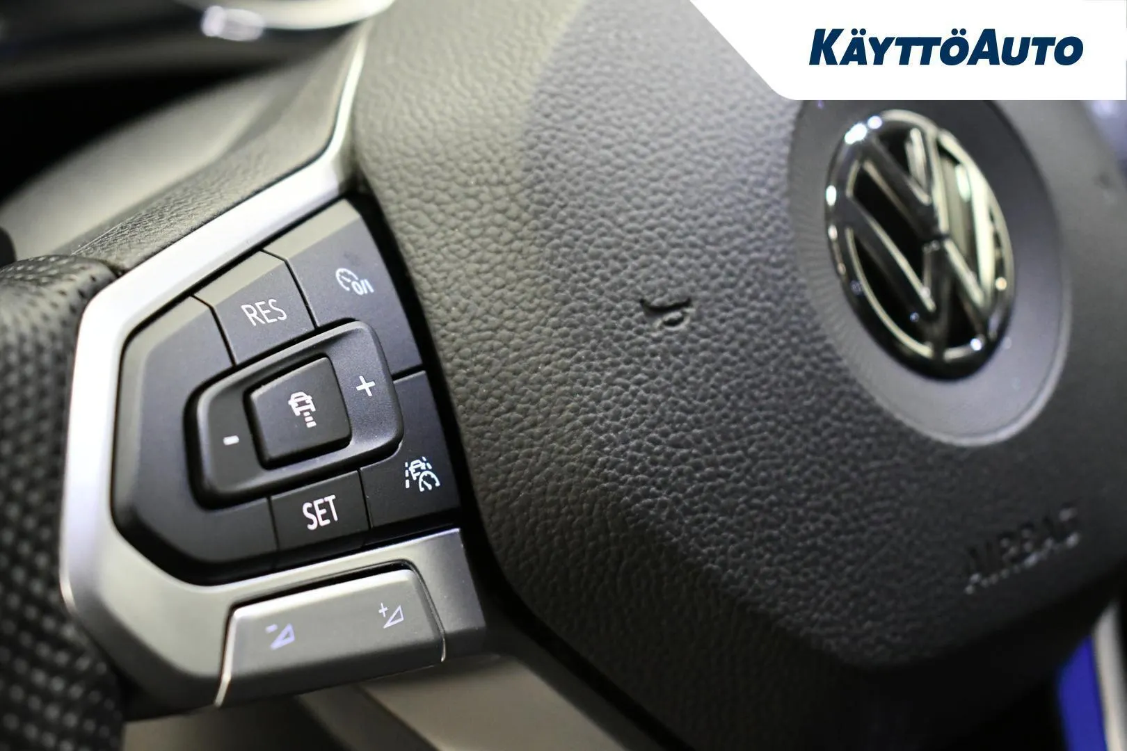 Volkswagen Passat ZOZ-798 carousel image