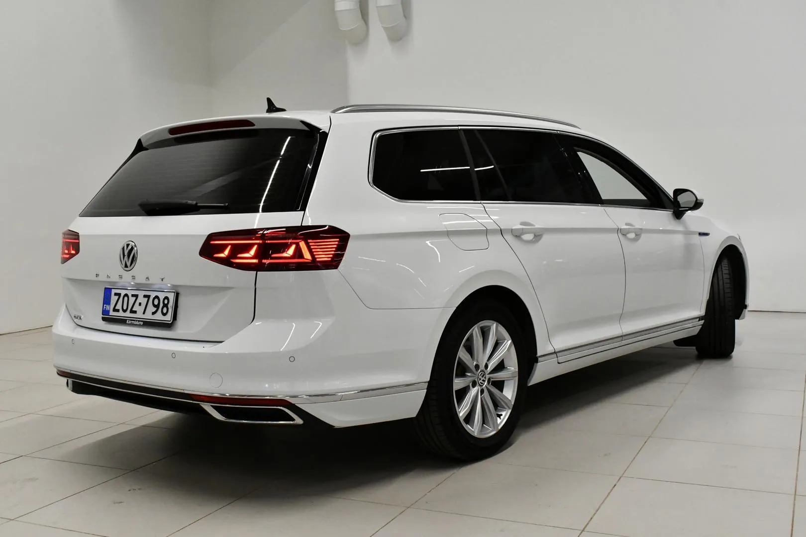 Volkswagen Passat ZOZ-798 carousel image