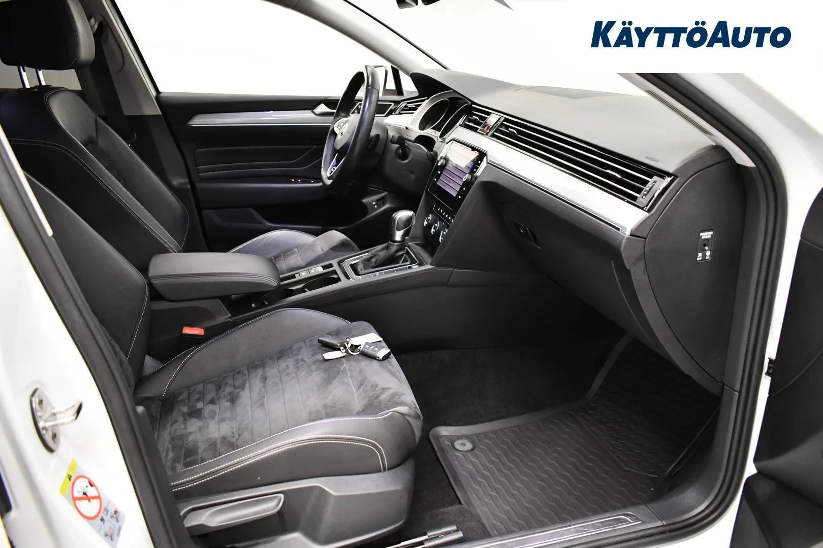 Volkswagen Passat ZOZ-798 carousel image
