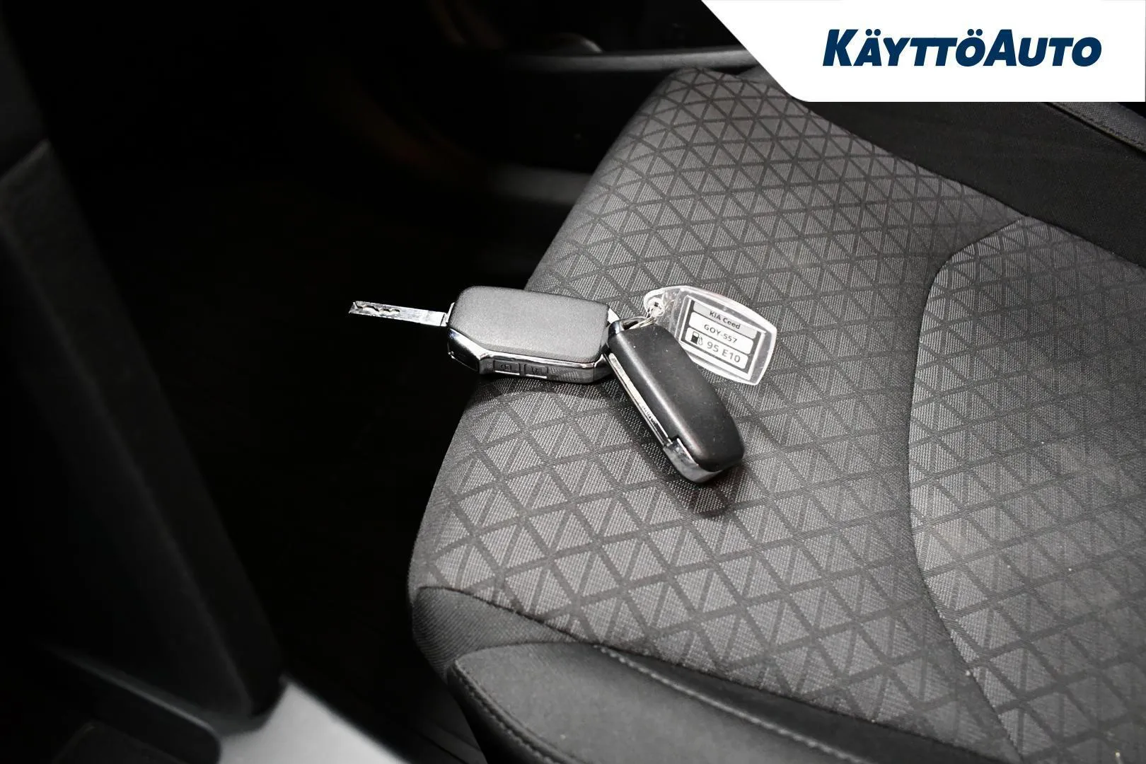 Kia Ceed GOY-557 carousel image